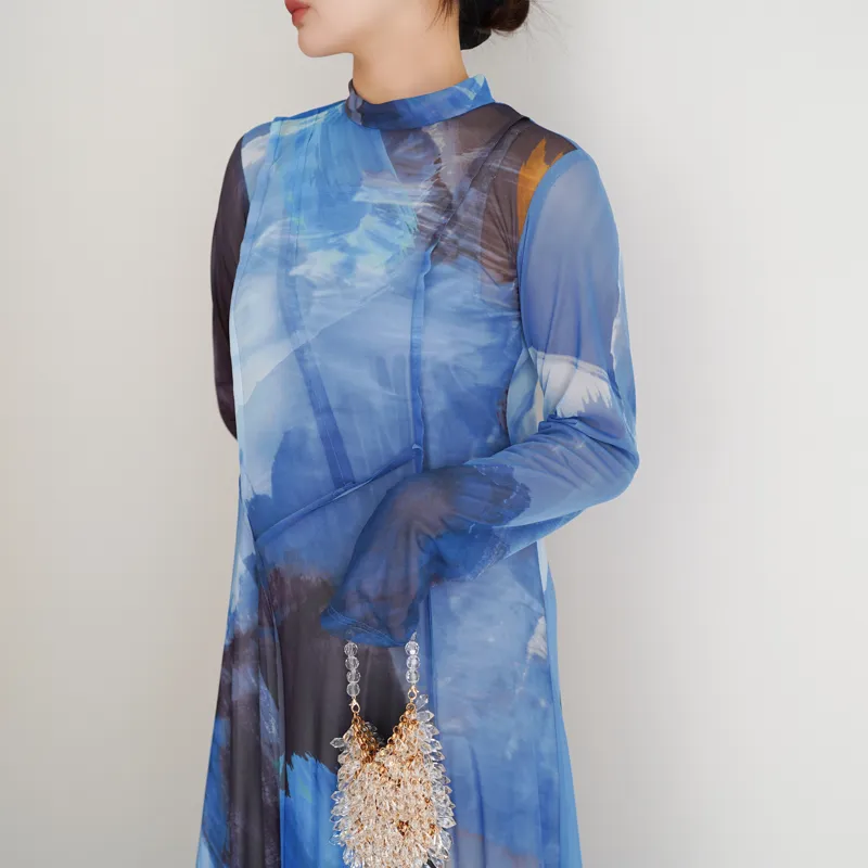 Ameri VINTAGE（アメリ ヴィンテージ）ELIZABETH STAINED GLASS SHEER DRESS（ブルー/S）モデルバストアップ