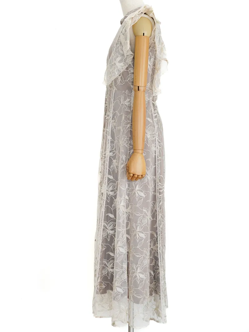 Ameri VINTAGE（アメリ ヴィンテージ）GLITTER LACE DRAPE FRILL DRESS（ベージュ/M）トルソー全身側面