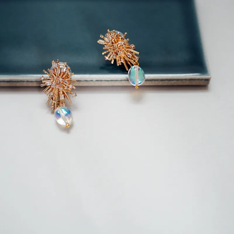 NO BRAND（ノーブランド）クリスタル偏光ビーズイヤリング