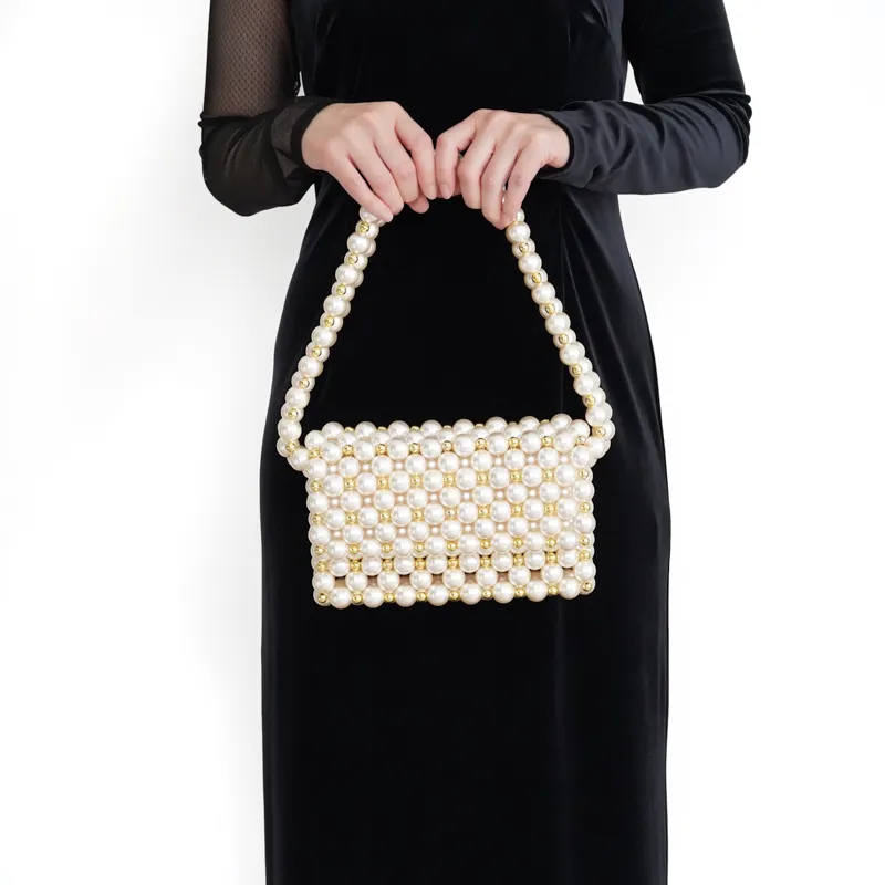 VANINA（ヴァニナ） パールバッグ（パール/ゴールド）　モデル所持